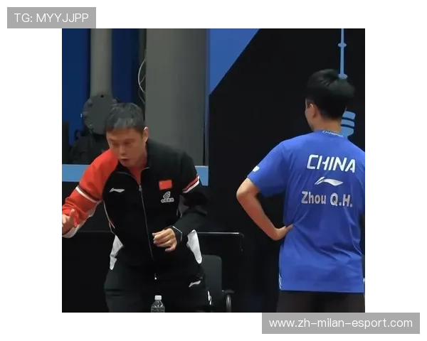 【热点战术】教练如何应对对手的特殊防守布置，教练员非常耐心不厌其烦地给队员们讲解战术安排